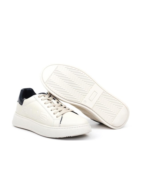 SNEAKER LARRY