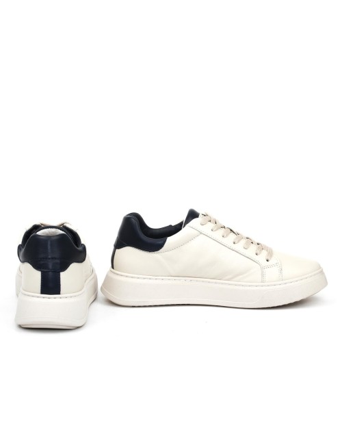 SNEAKER LARRY