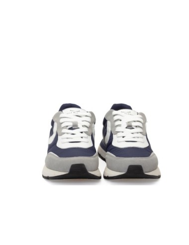 SNEAKER STORM